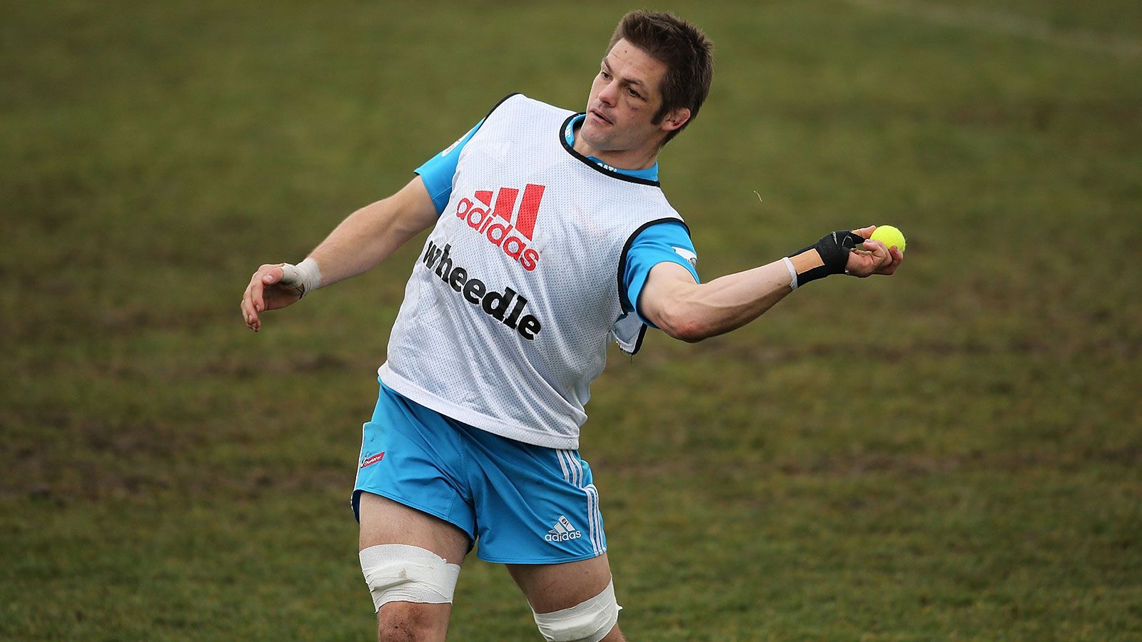 Tenis y rugby de la mano