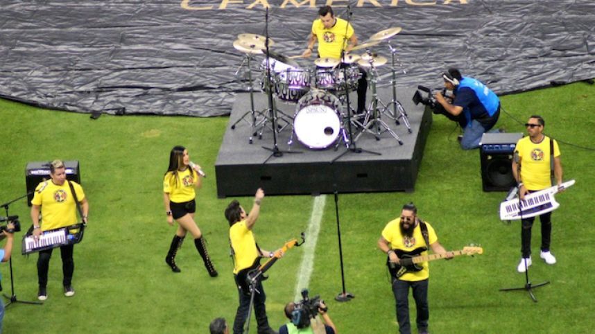 Matute, creador del himno del America en su Centenario, ahora apoya a las Chivas