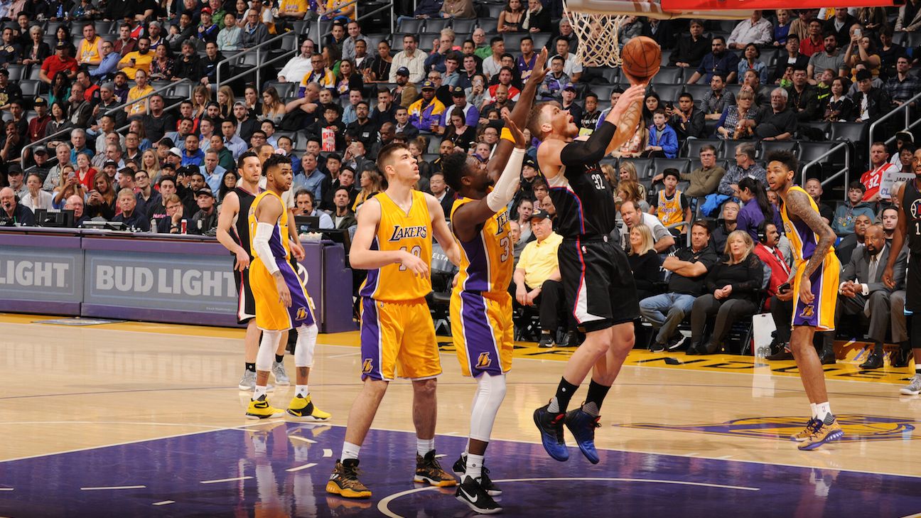 Clippers se ganan el respeto de la afici&#243;n de Lakers