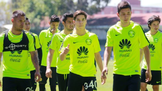 Diego Lainez, con el desenfado de Cuauhtémoc según Coca