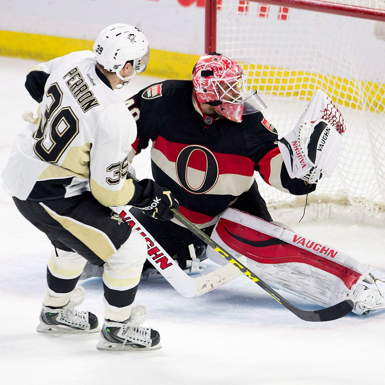Sabres trade draft pick for Robin Lehner, David Legwand - ESPN