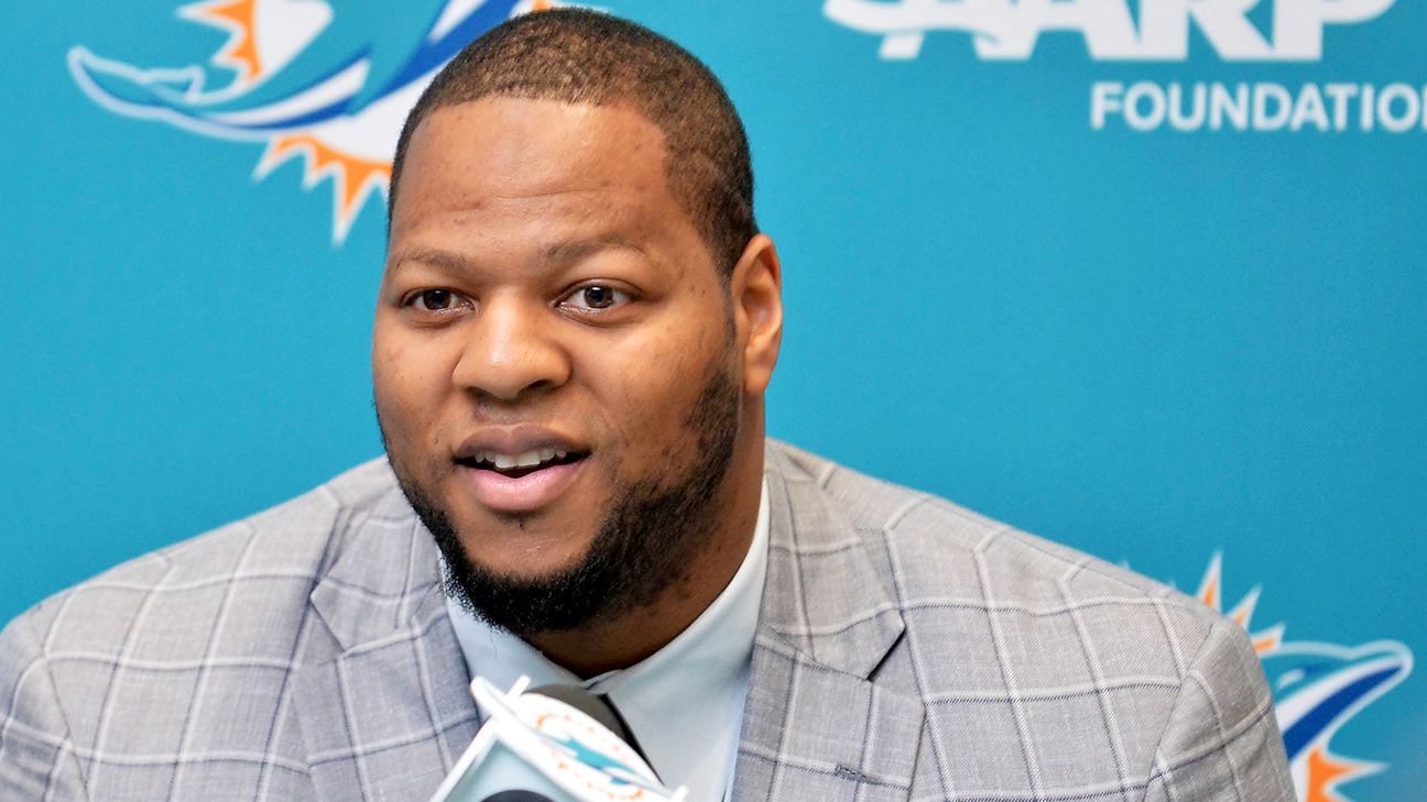 Ndamukong Suh on Colin Kaepernick: 'You got to respect the man's opinion'