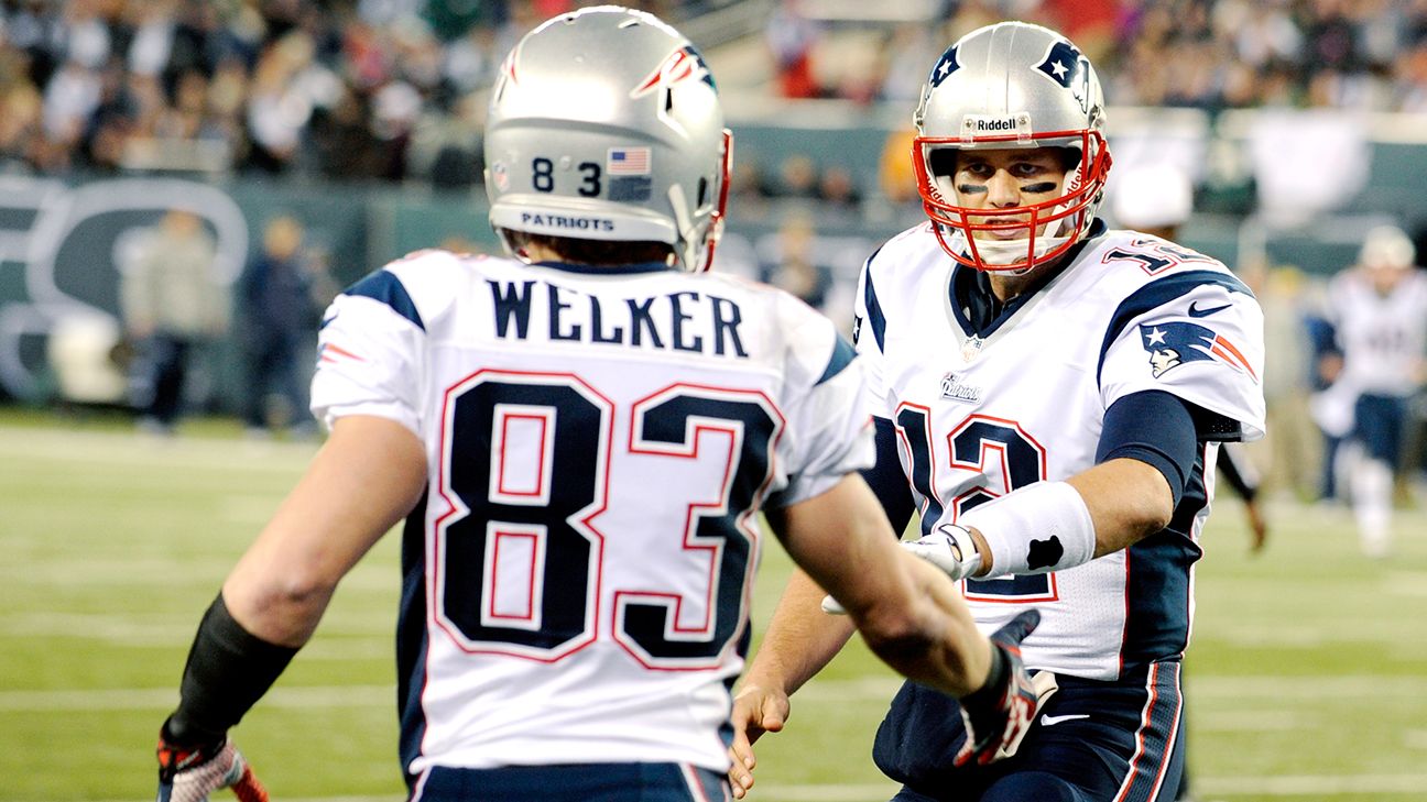 Tom Brady of New England Patriots recruits former teammate Wes Welker to play catch