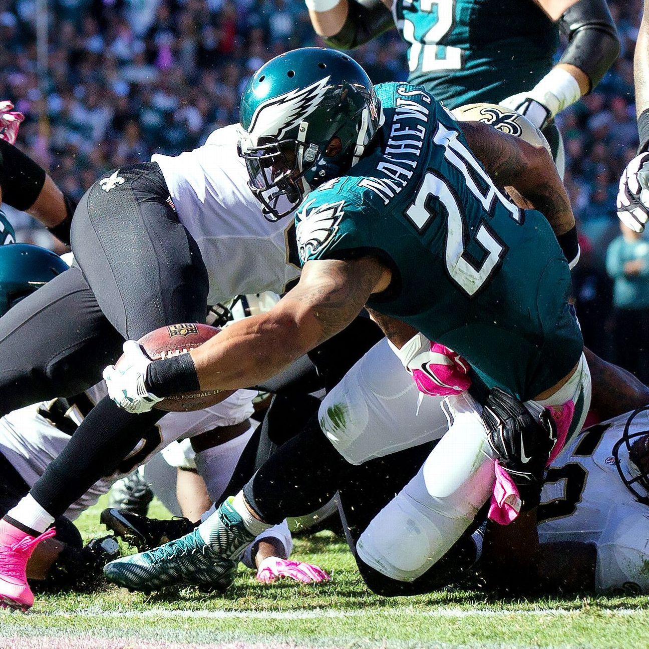 Running game, defense give Eagles 39-17 win over Saints
