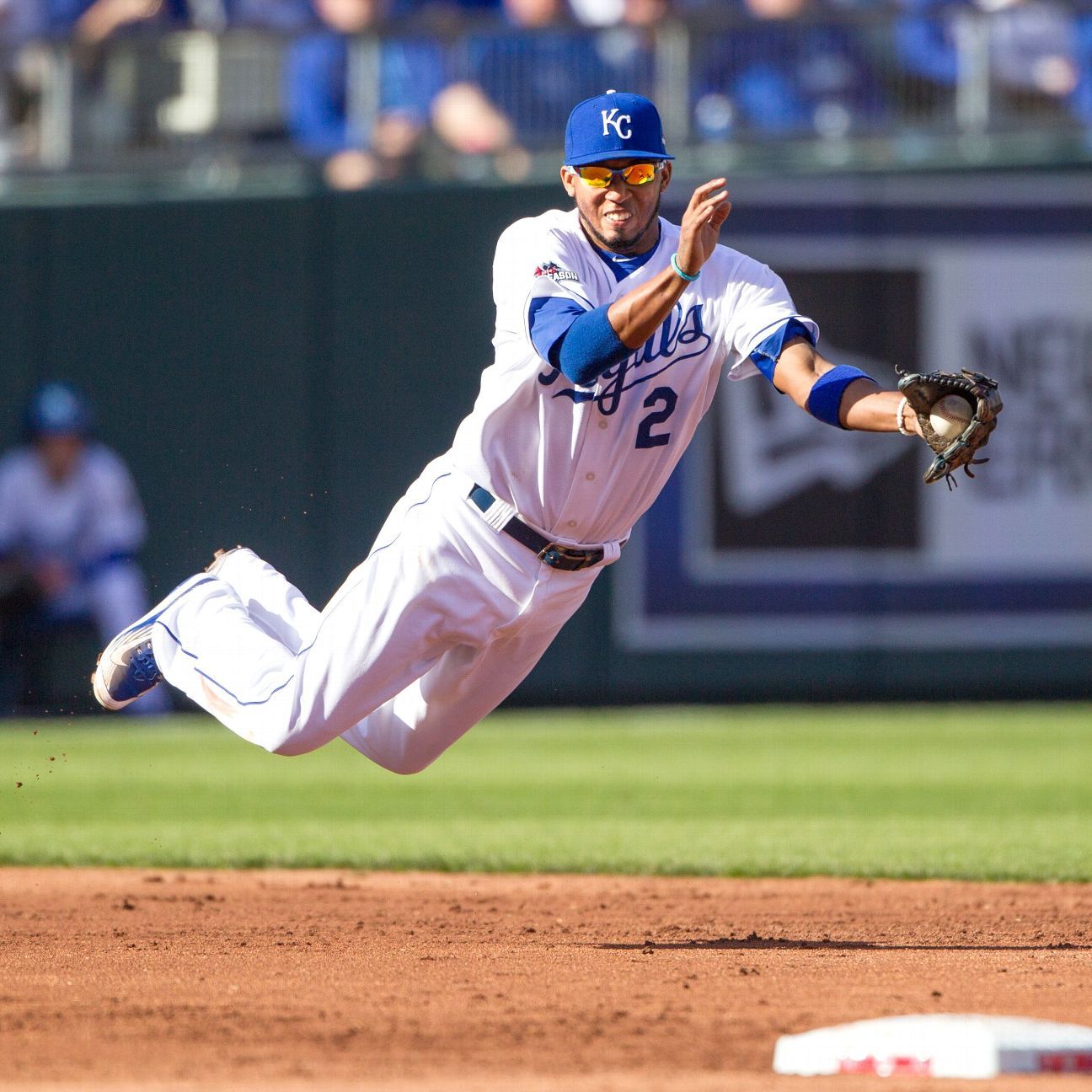 alcides-escobar-leading-royals-alcs-charge-by-swinging-early