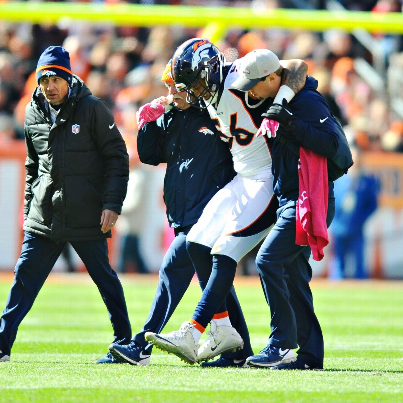 Rookie LB Ray hurts knee in Broncos' victory