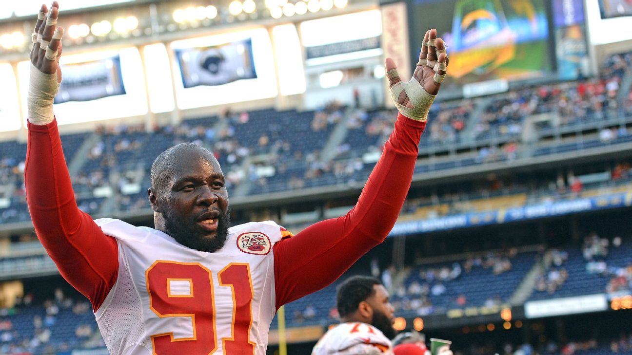 Tamba Hali, Kansas City Chiefs agree to new 3year deal