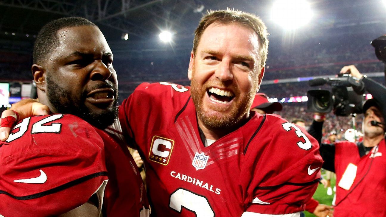 Carson Palmer clowns around after losing QB challenge