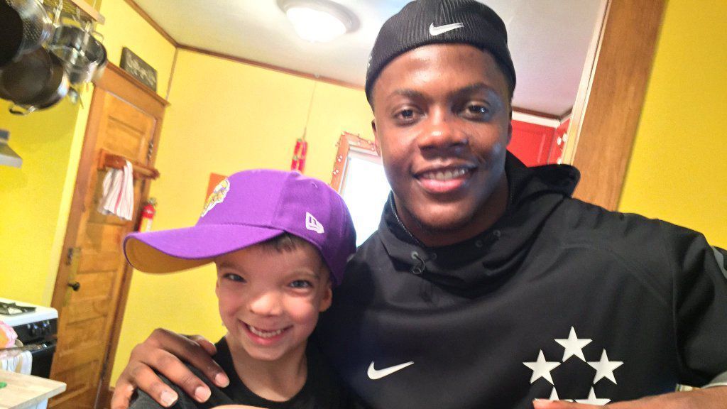 Teddy Bridgewater surprises 6-year-old who invited him to his birthday party