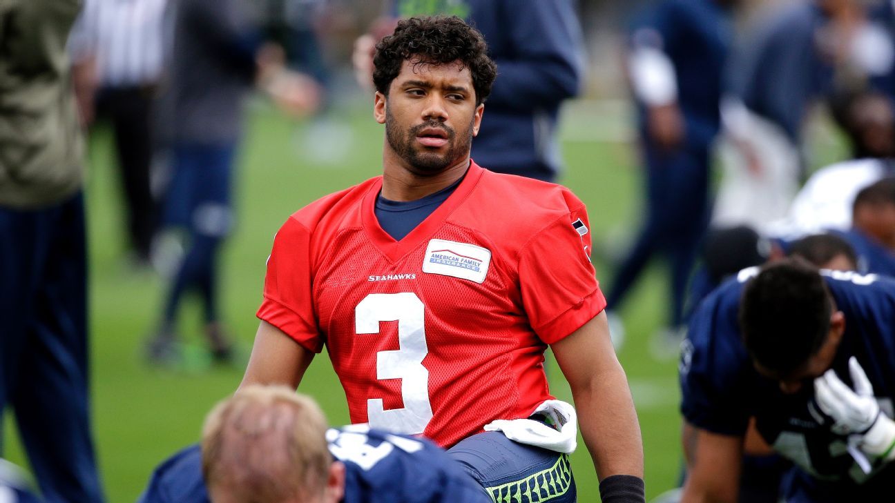 Russell Wilson shows off bulked-up arms in Instagram workout photos
