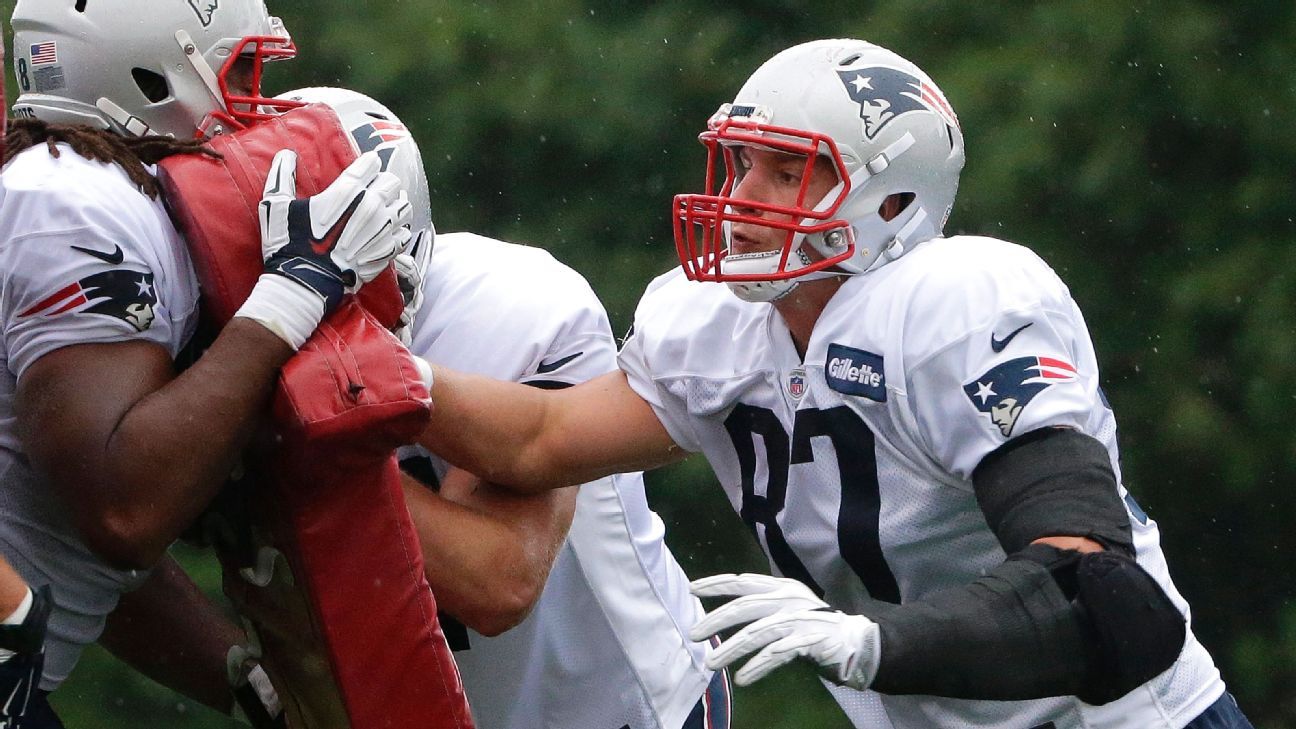Gronk leaves practice; source says injury minor