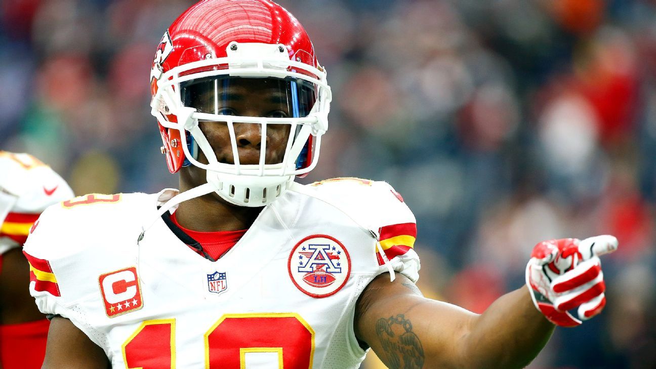 McCoy recruiting free-agent WR Maclin to Bills