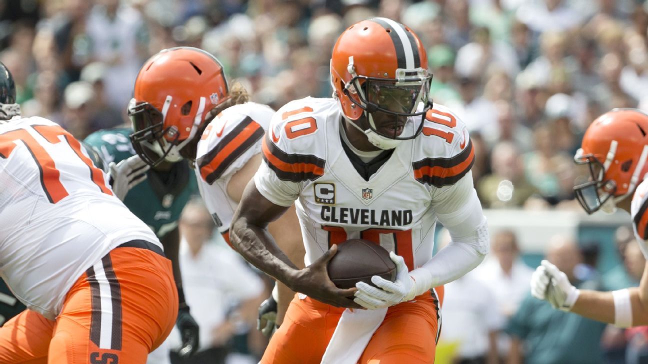 Which QB was the rookie? Robert Griffin III struggles in Browns' loss to Eagles