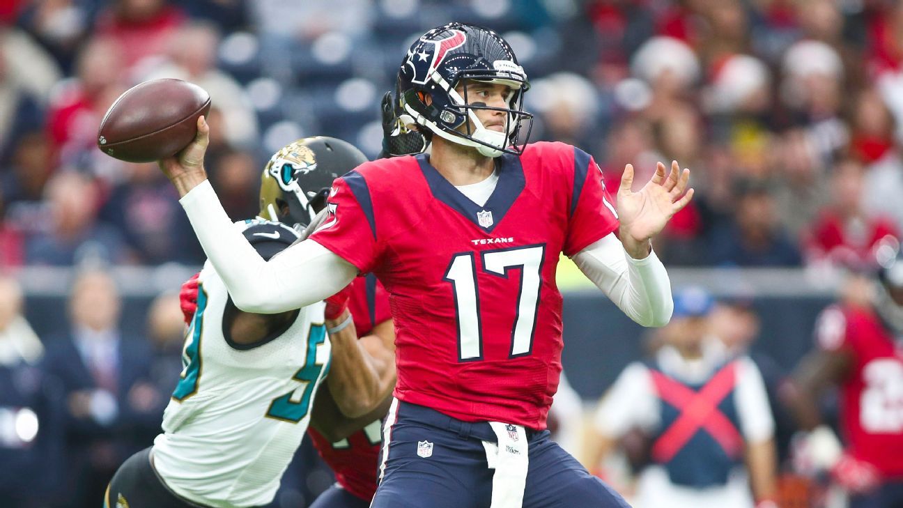 Houston Texans bench QB Brock Osweiler after second interception