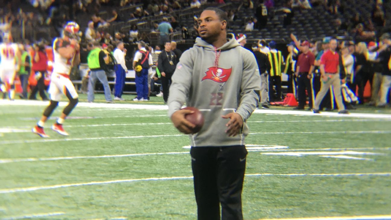 Bucs RB Martin OK after car struck in accident