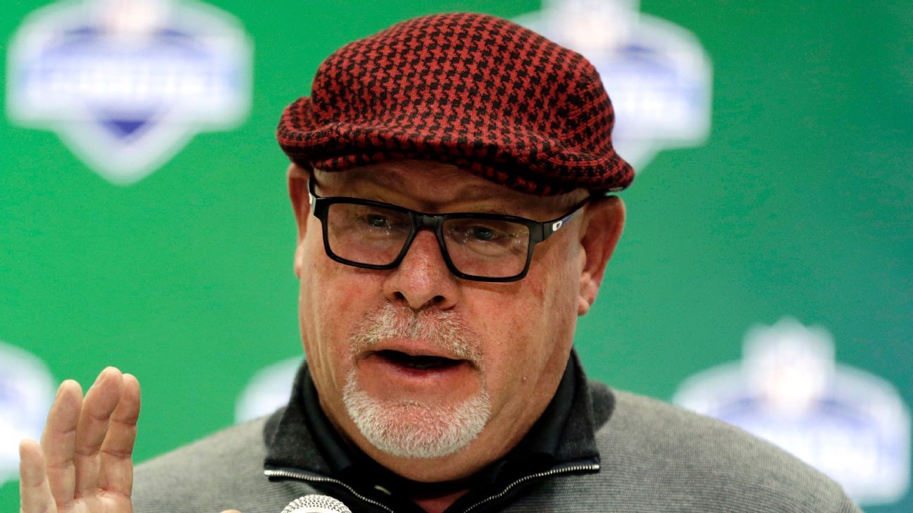 Cards' Arians plans to coach in '18 if healthy