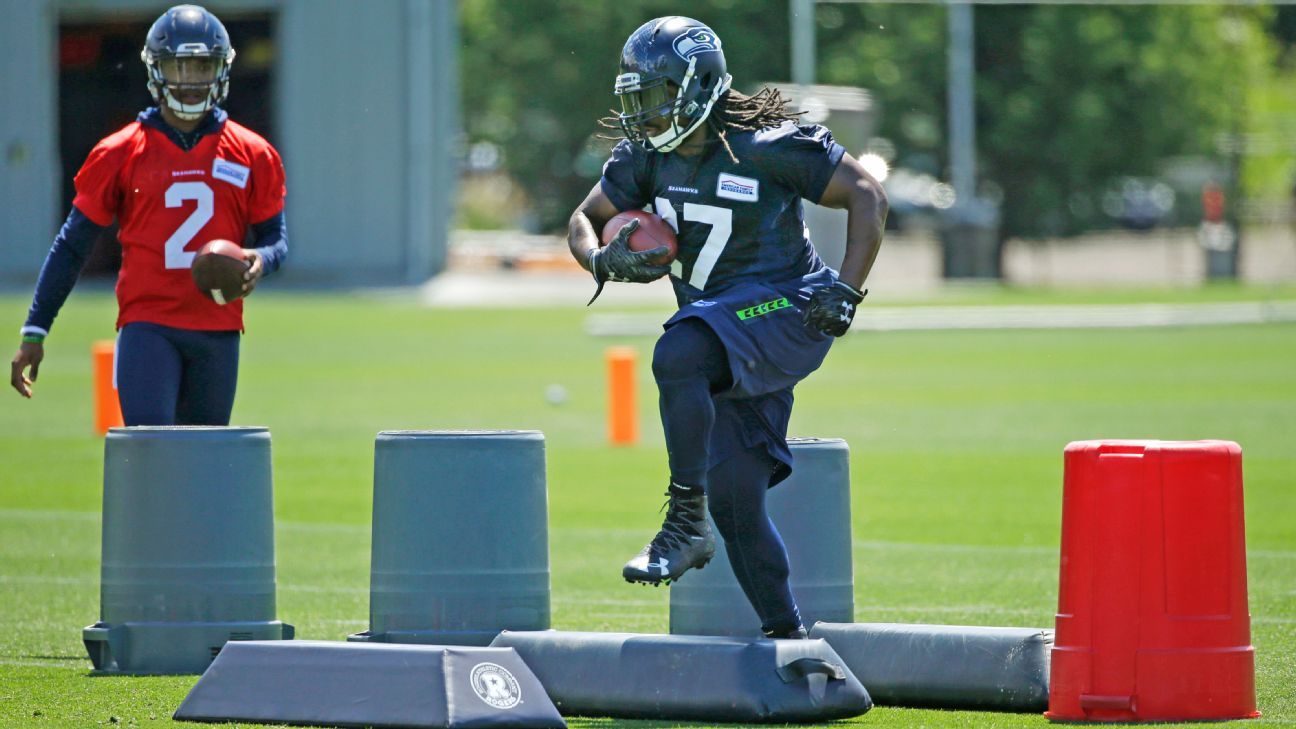 Source: Lacy makes weight, gets $55K bonus