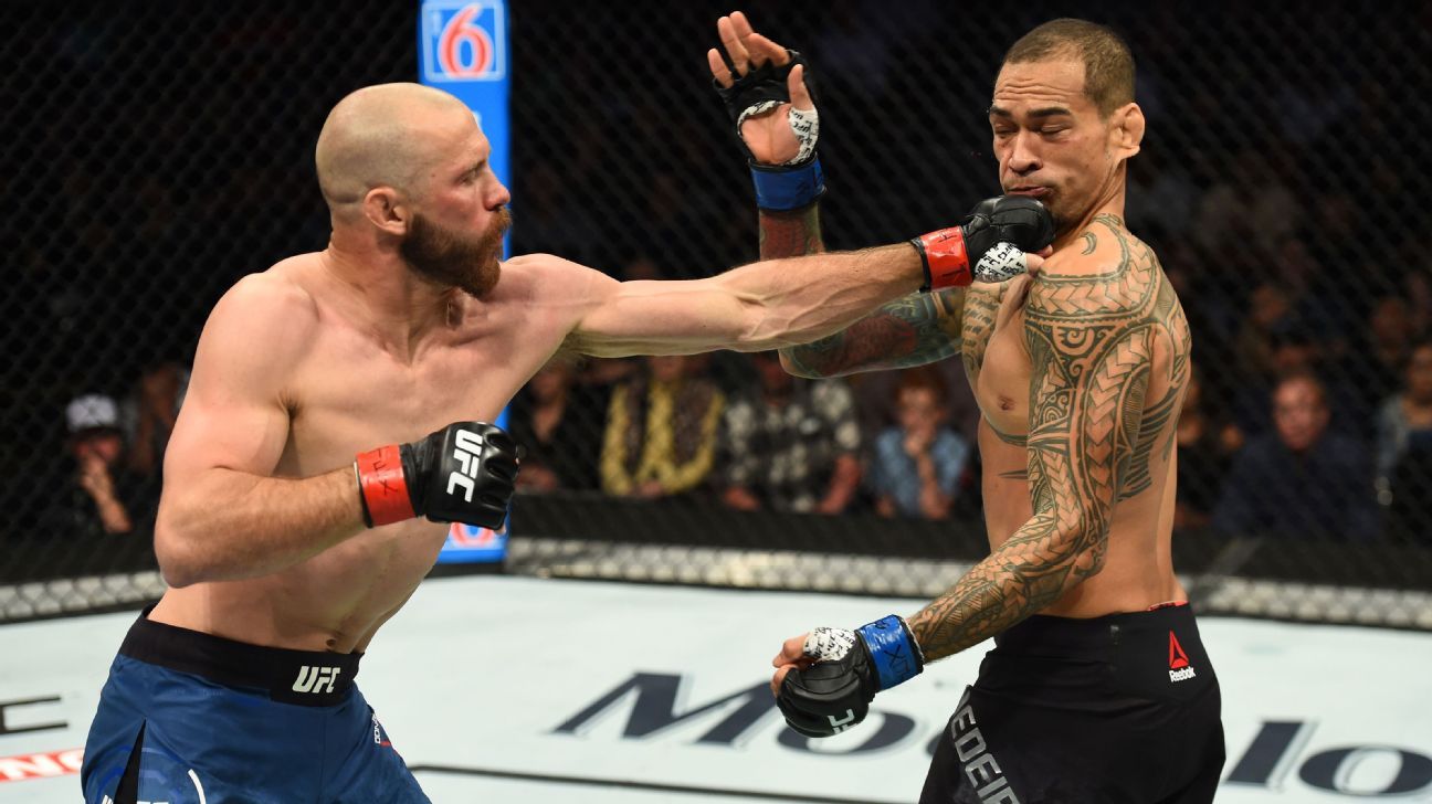 Donald 'Cowboy' Cerrone knocks out Yancy Medeiros, ties UFC record for most wins
