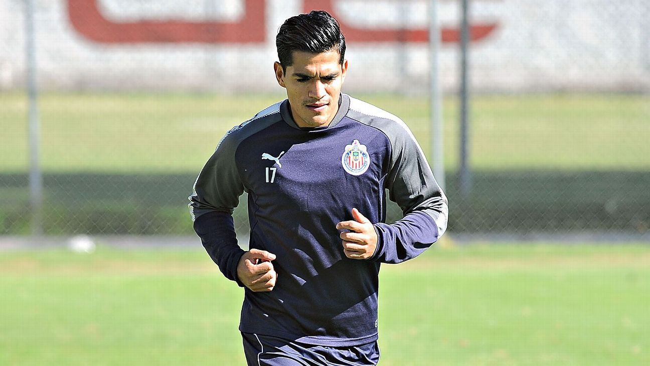Chivas pierde a Jesús Sánchez por cuatro meses