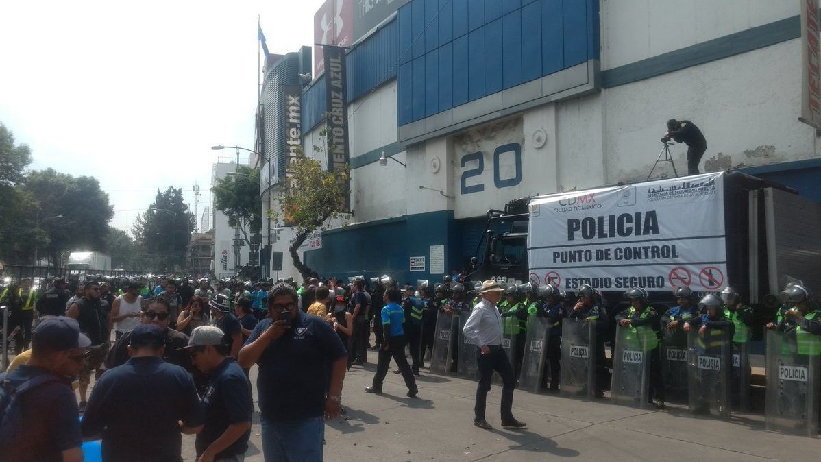 Fuerte dispositivo de seguridad en el Estadio Azul para el partido entre Cruz Azul y Pumas