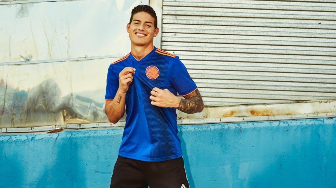 James presentó la camiseta suplente de la Selección