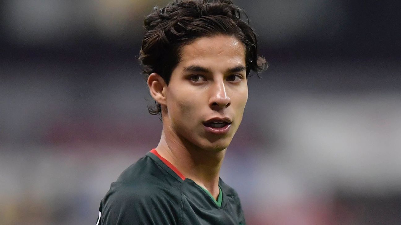 Diego Lainez celebra gol de su hermano con Lobos BUAP