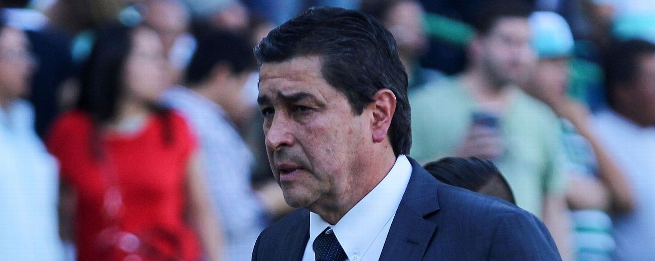 Luis Fernando Tena es destituído de Querétaro