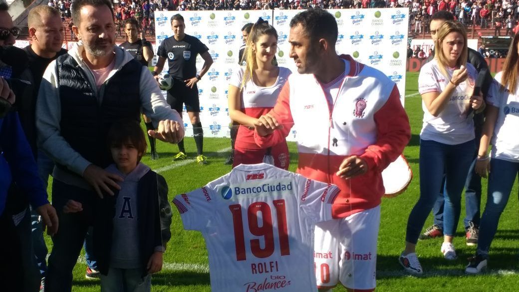Huracán homenajeó al Rolfi Montenegro por su retiro