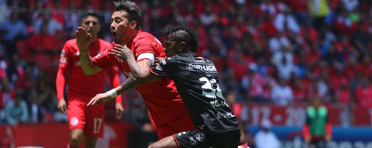 Bolaños recibe duras críticas por entrada a Rubens Sambueza