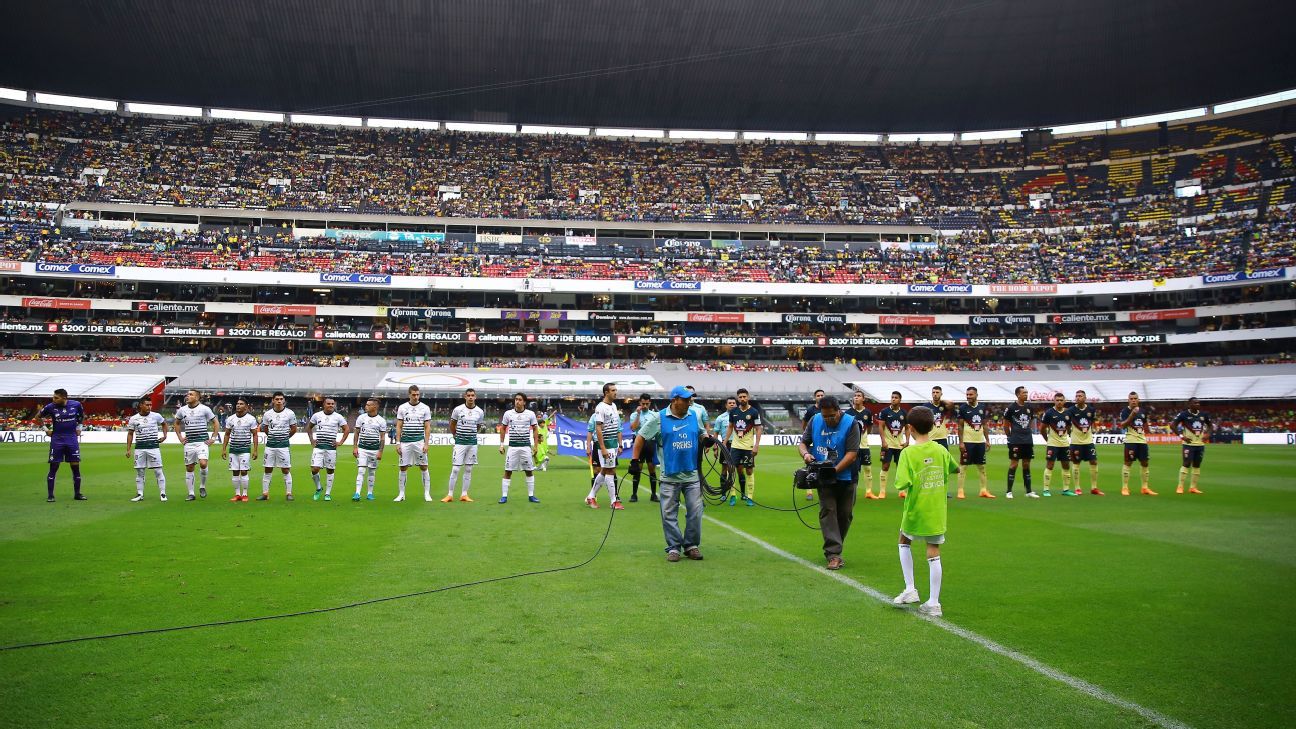 Afición del América responde a su equipo en el Estadio Azteca