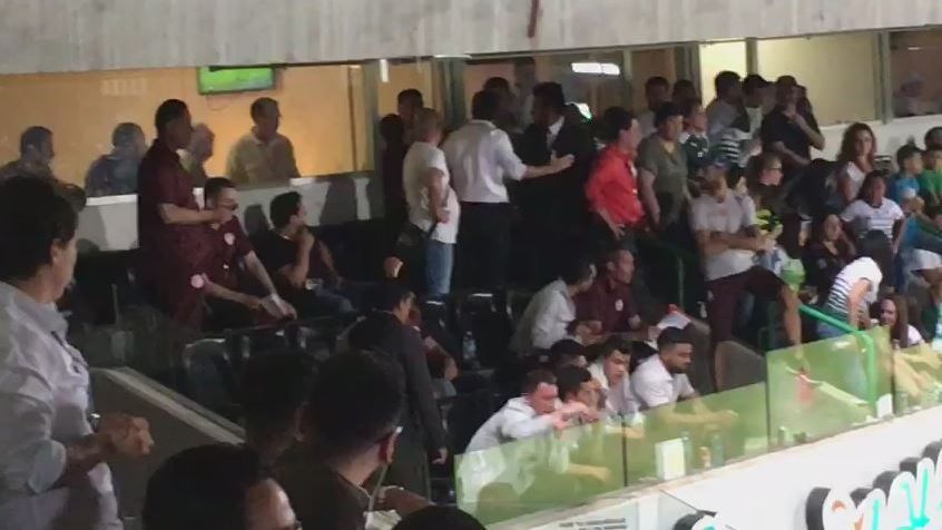 Lanzan cerveza a directiva del Toluca en Torreón