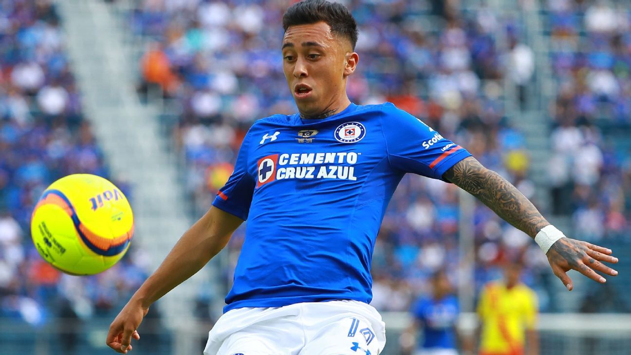 El delantero chileno de Cruz Azul Martín Rodríguez insultó a un aficionado