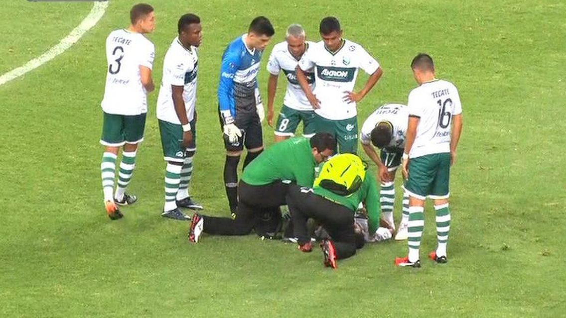They transfer a Zacatepec player to the hospital by ambulance.