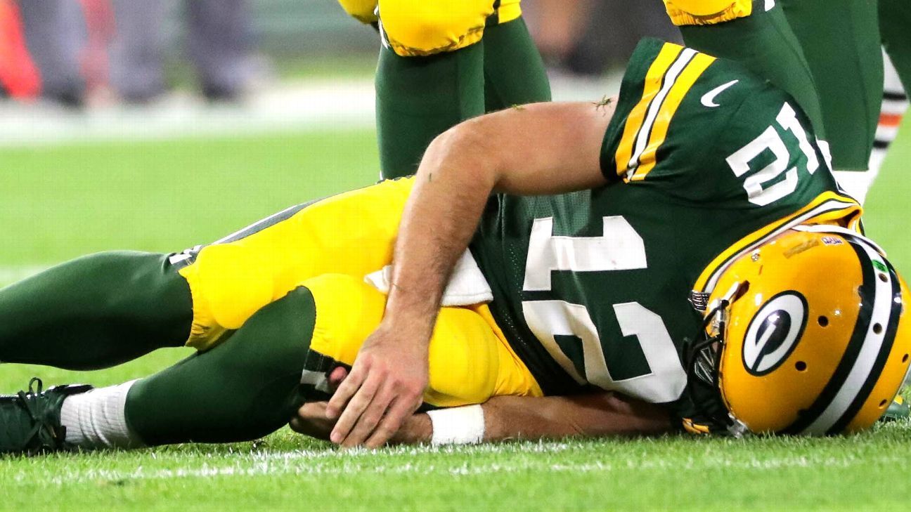 Aaron Rogers, Green Back Packers quarterback, leaves with apparent left