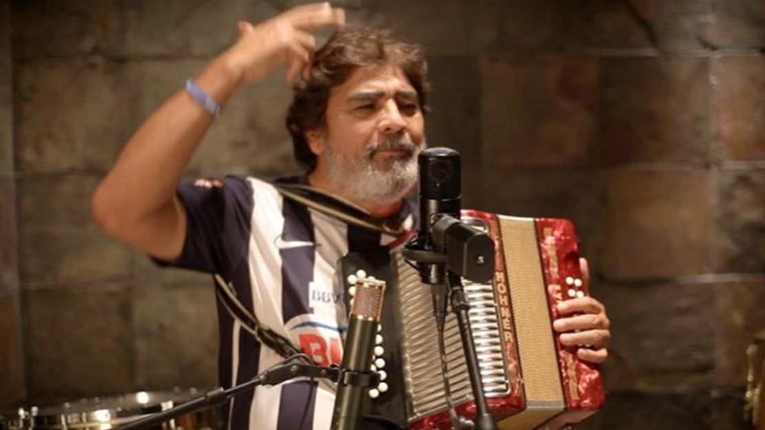 Fallece Celso Piña, quien le cantaba a Rayados