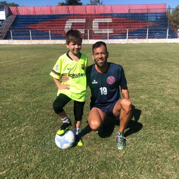 Chelito' Delgado hereda el amor al futbol mexicano a su hijo