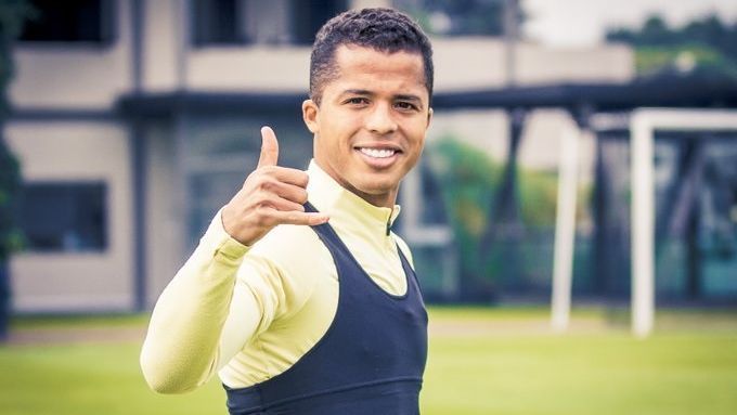 Giovani dos Santos returned to training with América.