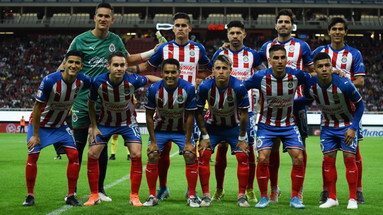 Pollo' Briseño reaparece con Chivas tres meses y medio después