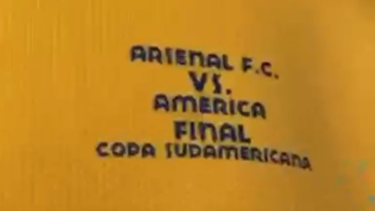 Papu Gómez presume playera del América de 2007 como una de sus favoritas.