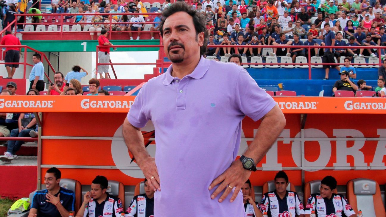 Hugo Sánchez y Cuauhtémoc Blanco, a la banca en el equipo de ensueño de La Volpe