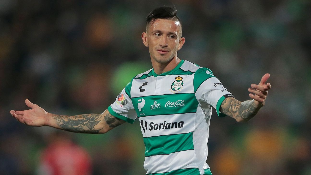 Brian Lozano: de correr el ómnibus de la selección en 2010 a sentarse al lado de Cavani