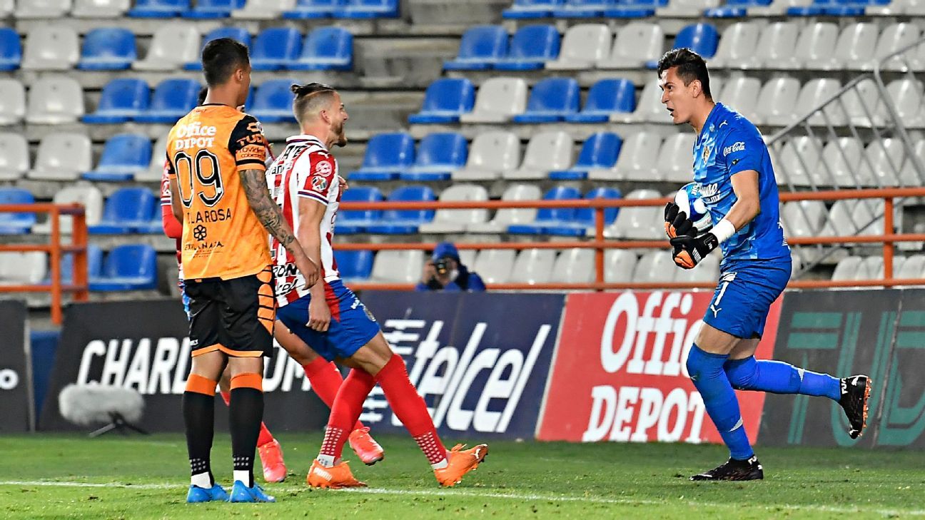 Razones por las que Chivas se salvó de la derrota en Pachuca