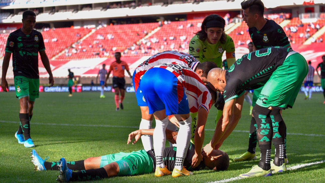 Ronaldo Prieto sufre dramático nocaut; Santos lo reporta estable