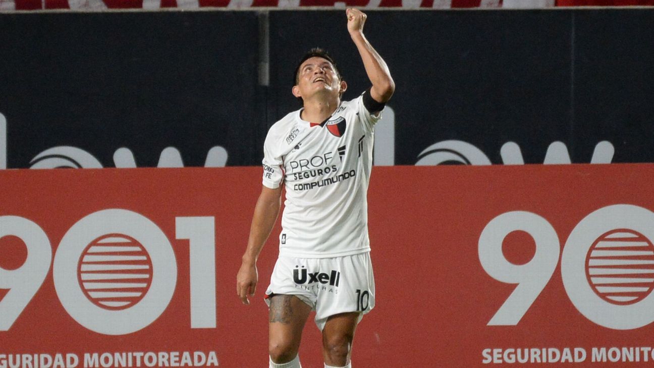 The Pulga Rodriguez, the different player from Colón for the final.