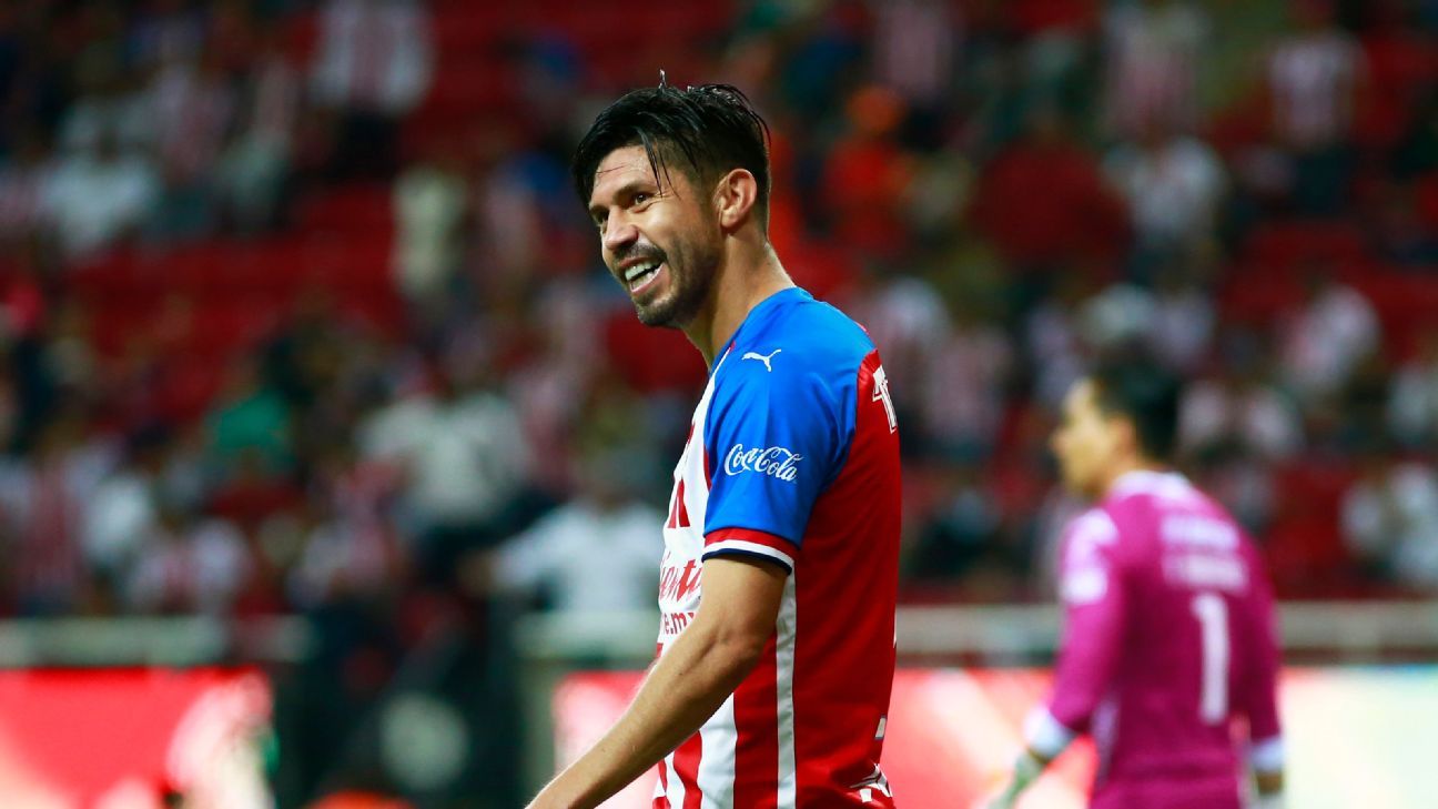 Oribe Peralta says goodbye to Chivas and analyzes proposals to continue his career.