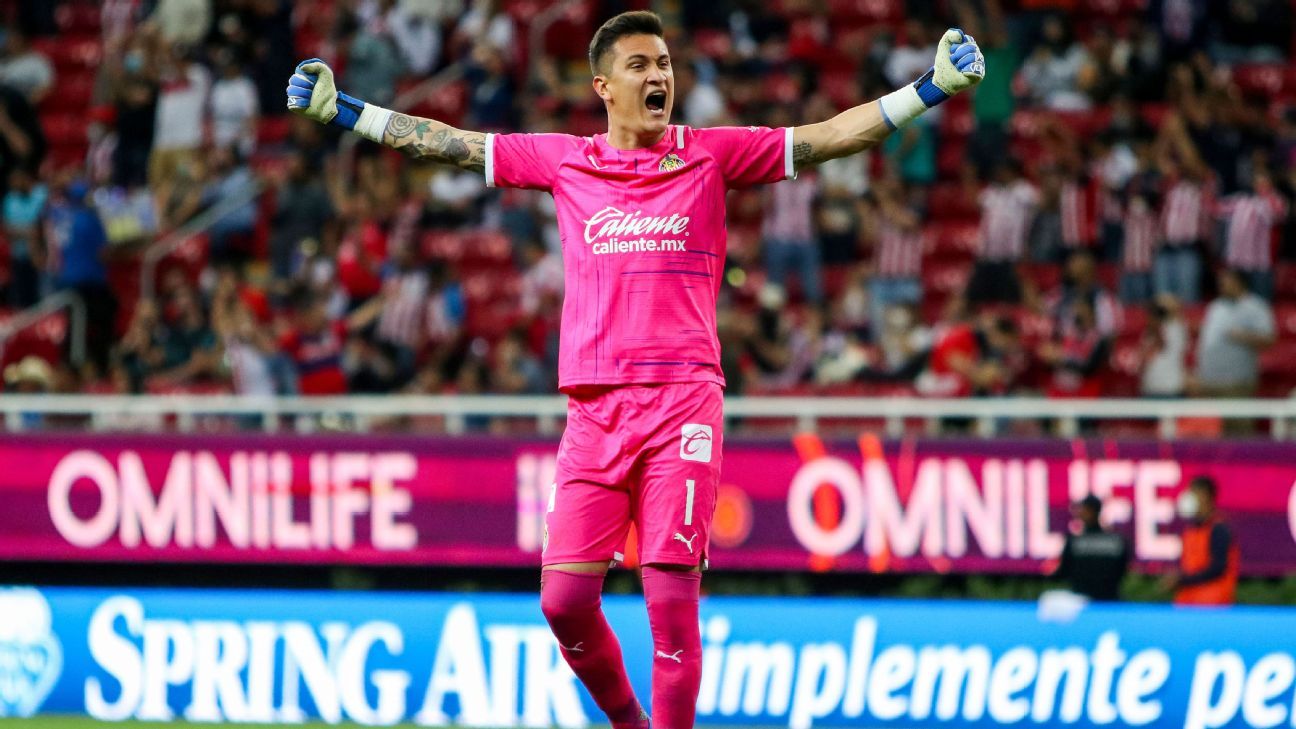 Raúl Gudiño vuelve como portero titular de las Chivas