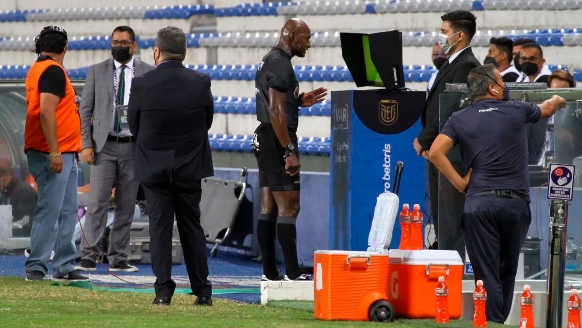 La LigaPro requiere que la FEF haga públicos los audios del VAR en beneficio de los clubes - ESPN