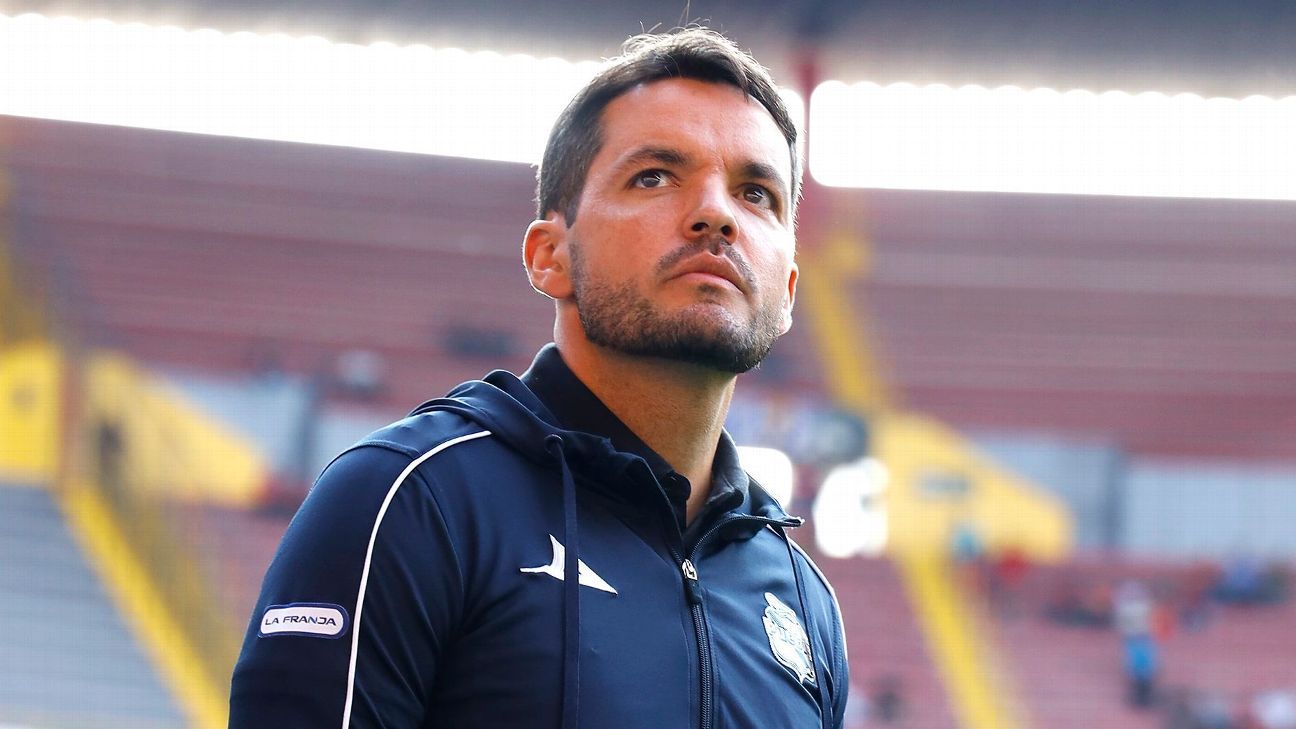 Nicolás Larcamón, specialist in making the permanence of coaches at Chivas more complicated.