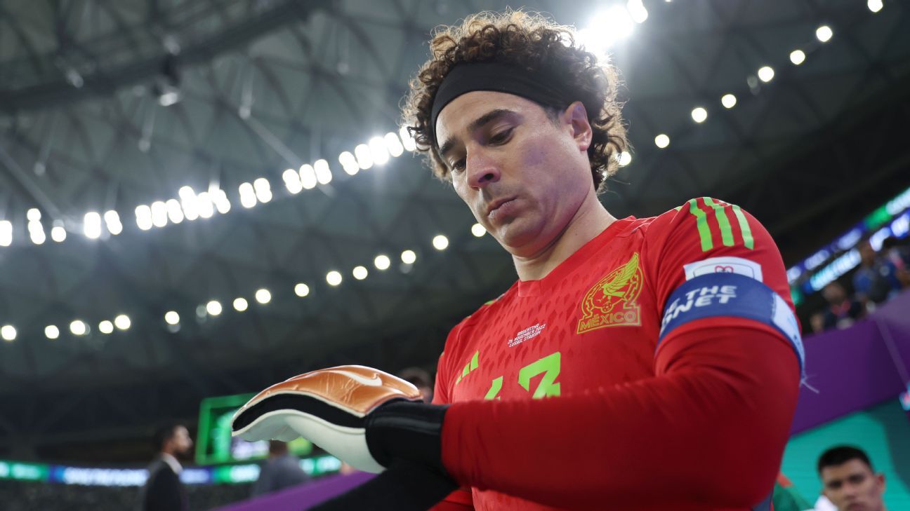 Guillermo Ochoa, el titular más veterano y el cuarto más vetusto de la Serie A