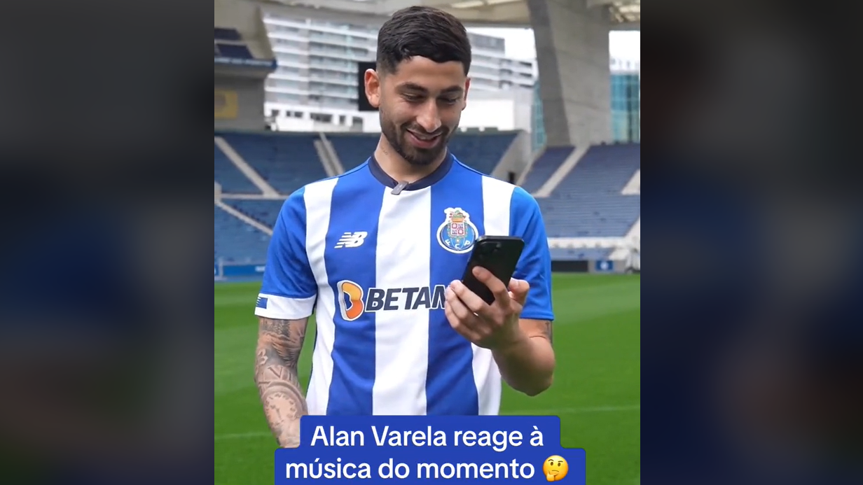 La reacción de Varela con la canción de los hinchas del Porto - ESPN